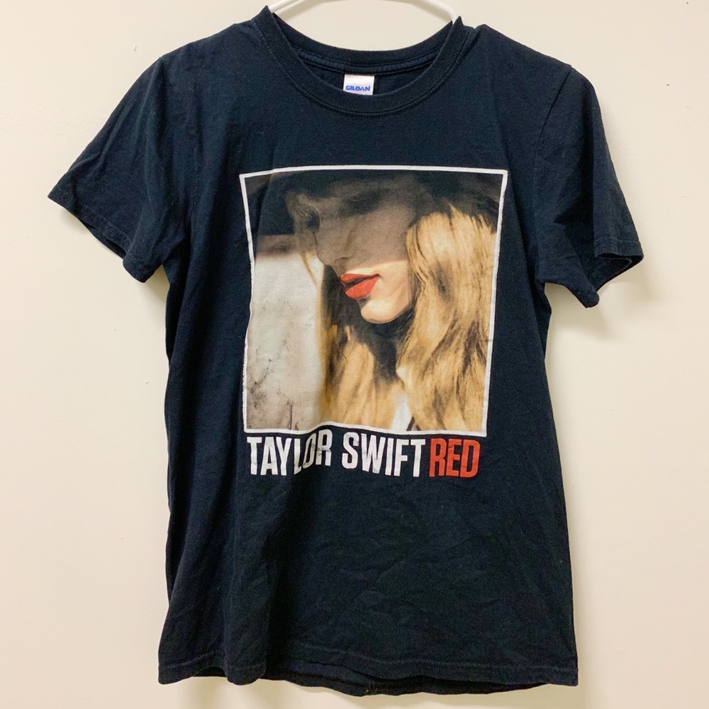Vintage Taylor Swift RED Concert Tee